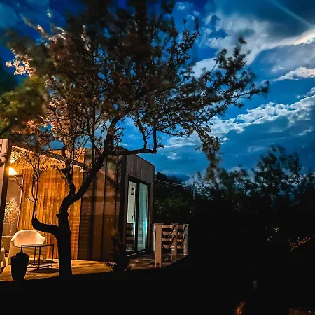 Elysian Fields - Tiny House 'evergreen' Bed & Breakfast Sadu