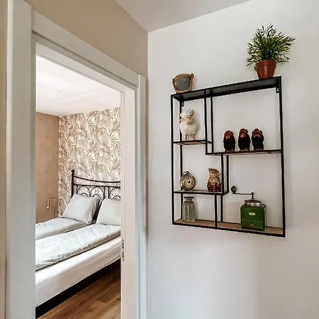 Elysian Fields - Tiny House 'evergreen' Bed & Breakfast *